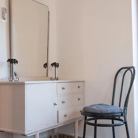 Apartment Naia House Chorefton