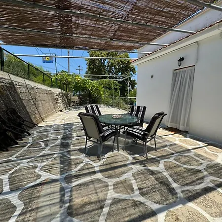 Naia House Chorefton