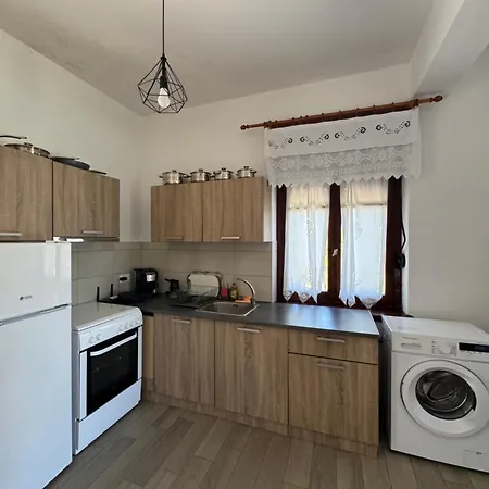 Naia House Apartman Horeftó